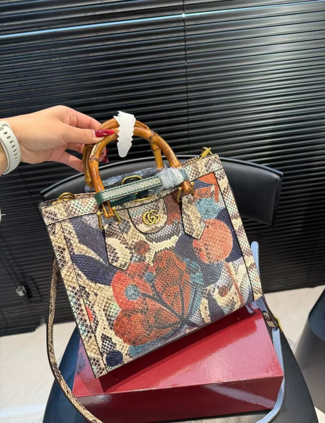 Gucci Diana Medium Snakeskin Floral Print Women's Tote Bag with Bamboo Handles - Image 2