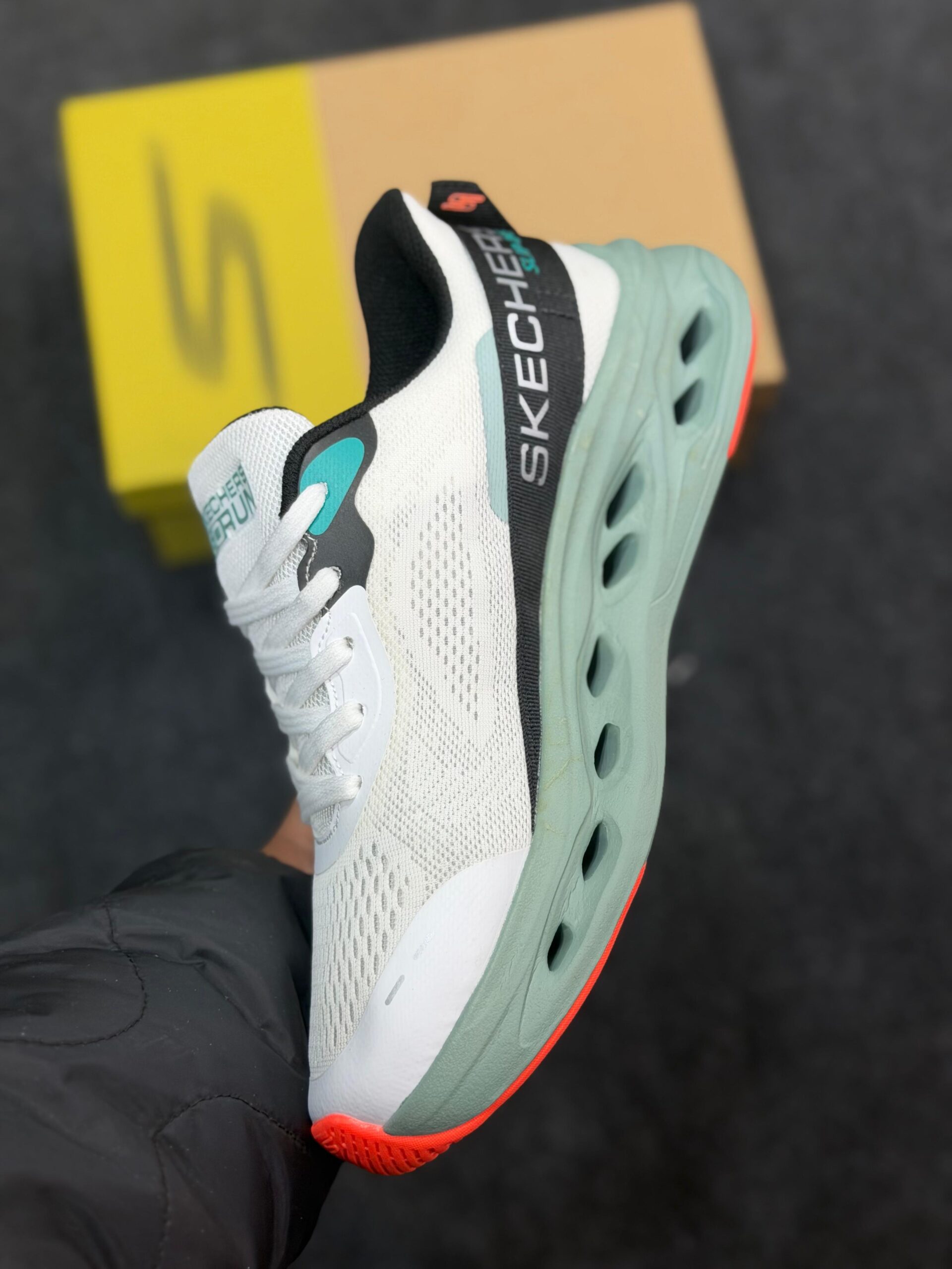 Skechers GO RUN Supersonic Max Men's Shoes - Image 4