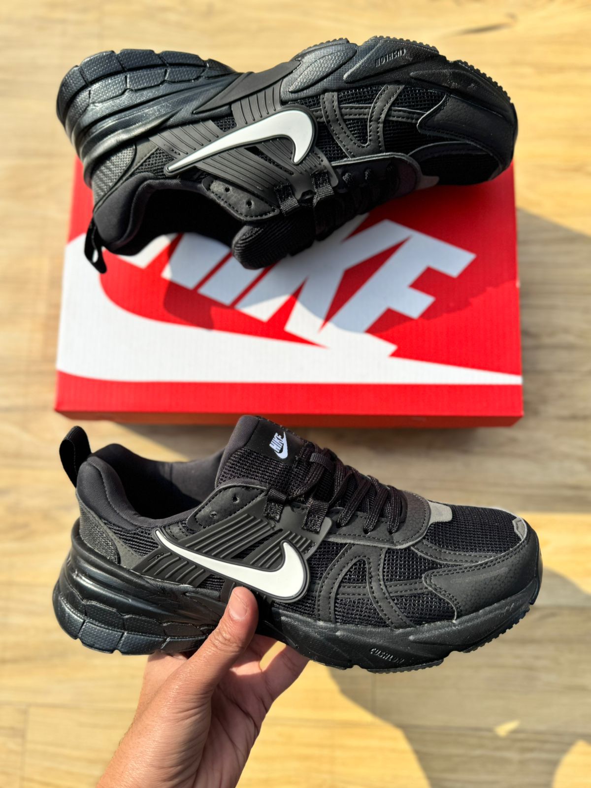 Nike V2K Run Men's Shoes - Image 3