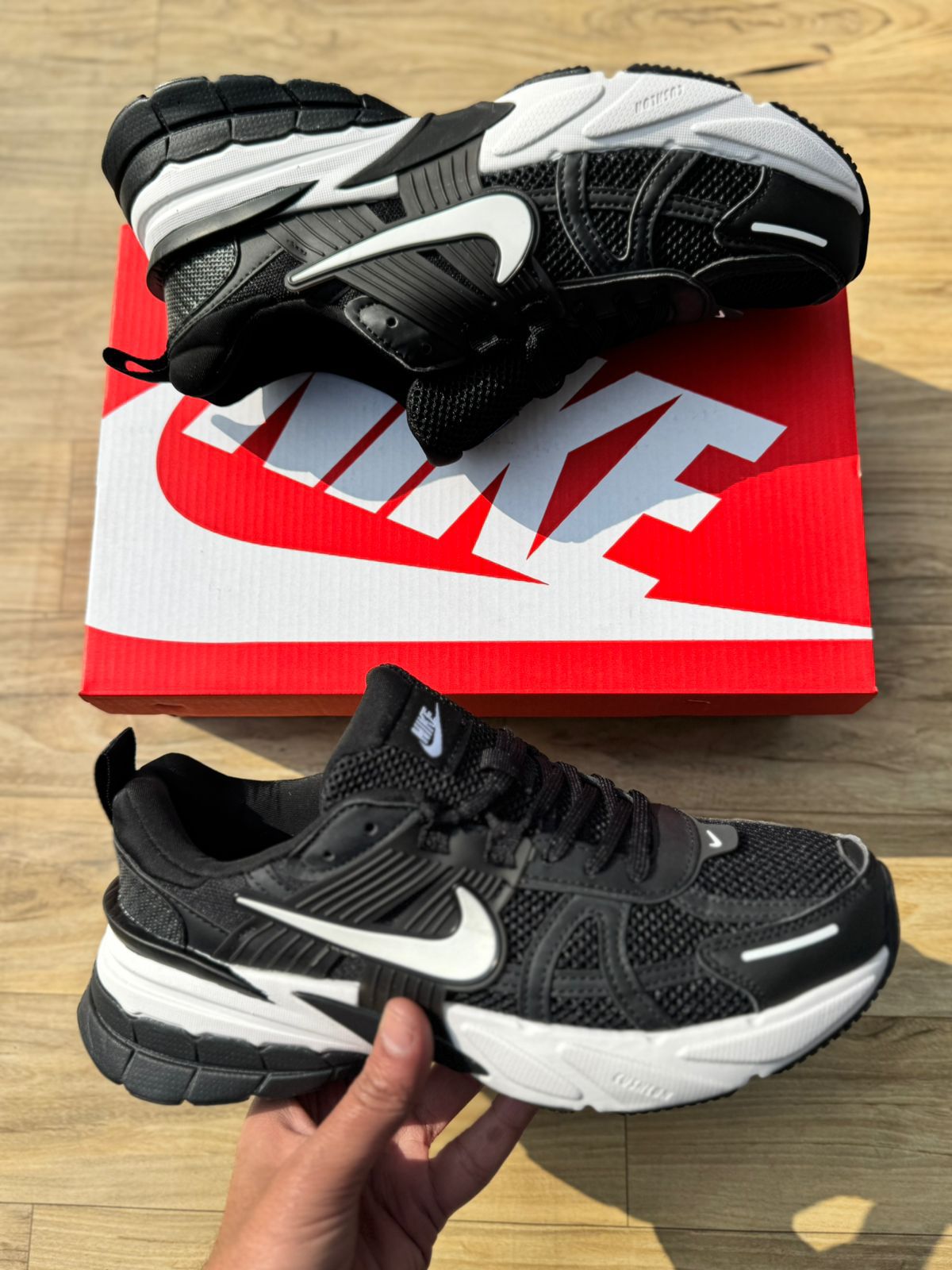 Nike V2K Run Men's Shoes - Image 2