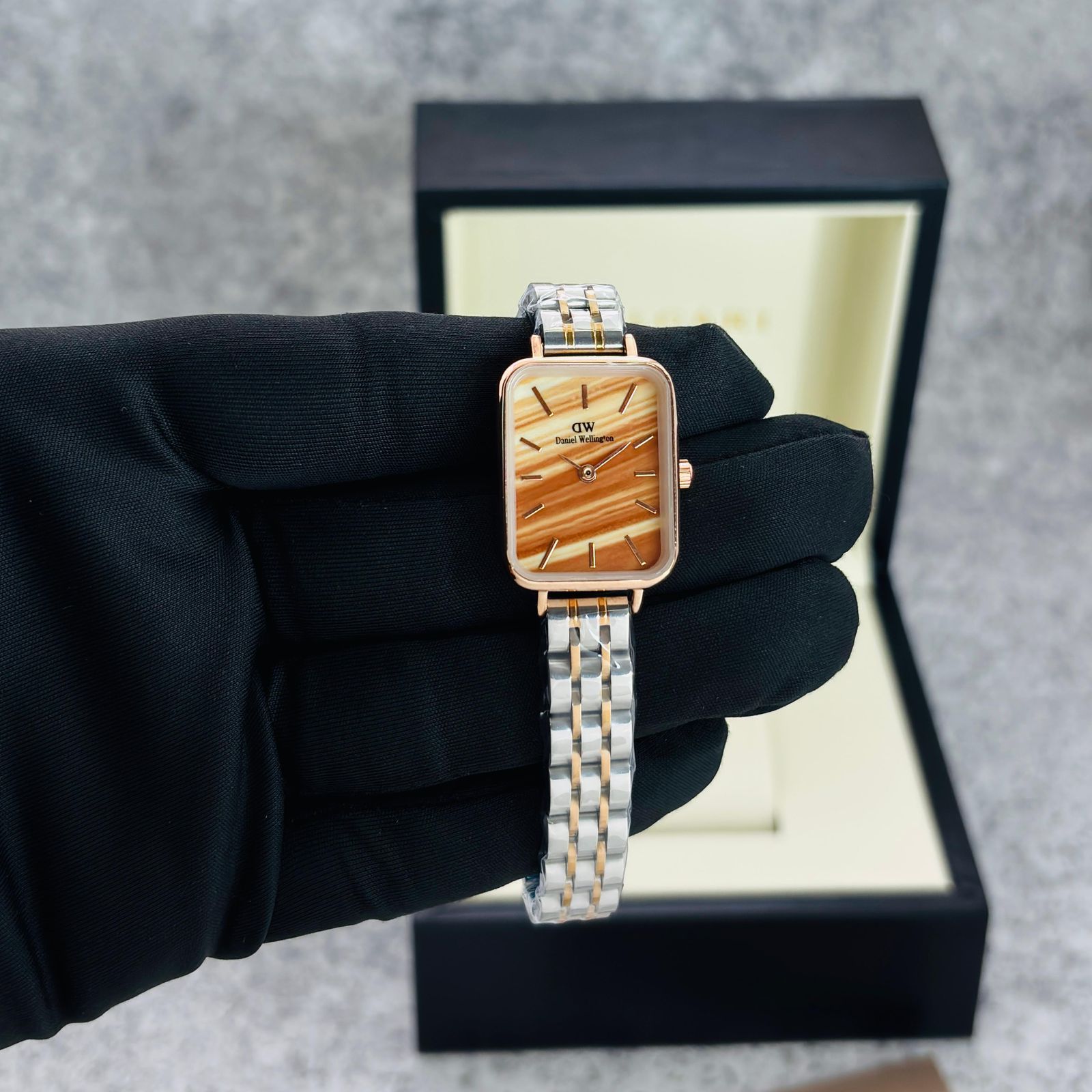 Daniel Wellington Quadro Pressed Ever gold Emerald Women'sWatch - Image 3