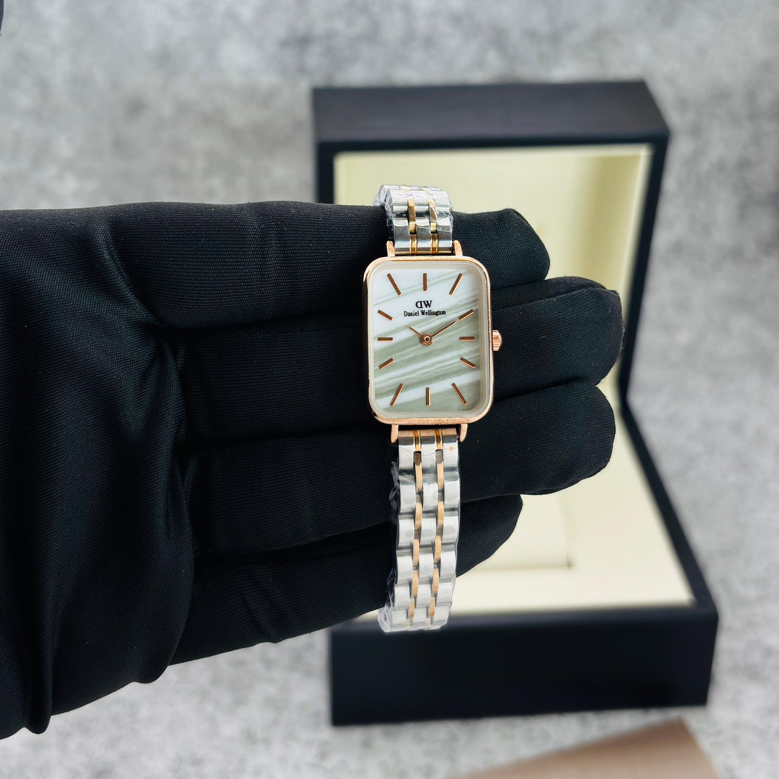Daniel Wellington Quadro Pressed Ever gold Emerald Women'sWatch - Image 4