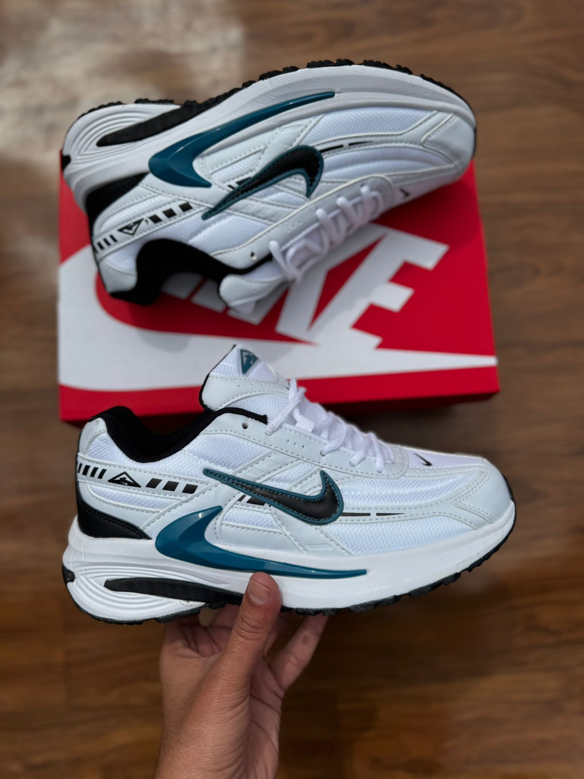 Nike initiators 26 Men's Shoe - Image 2