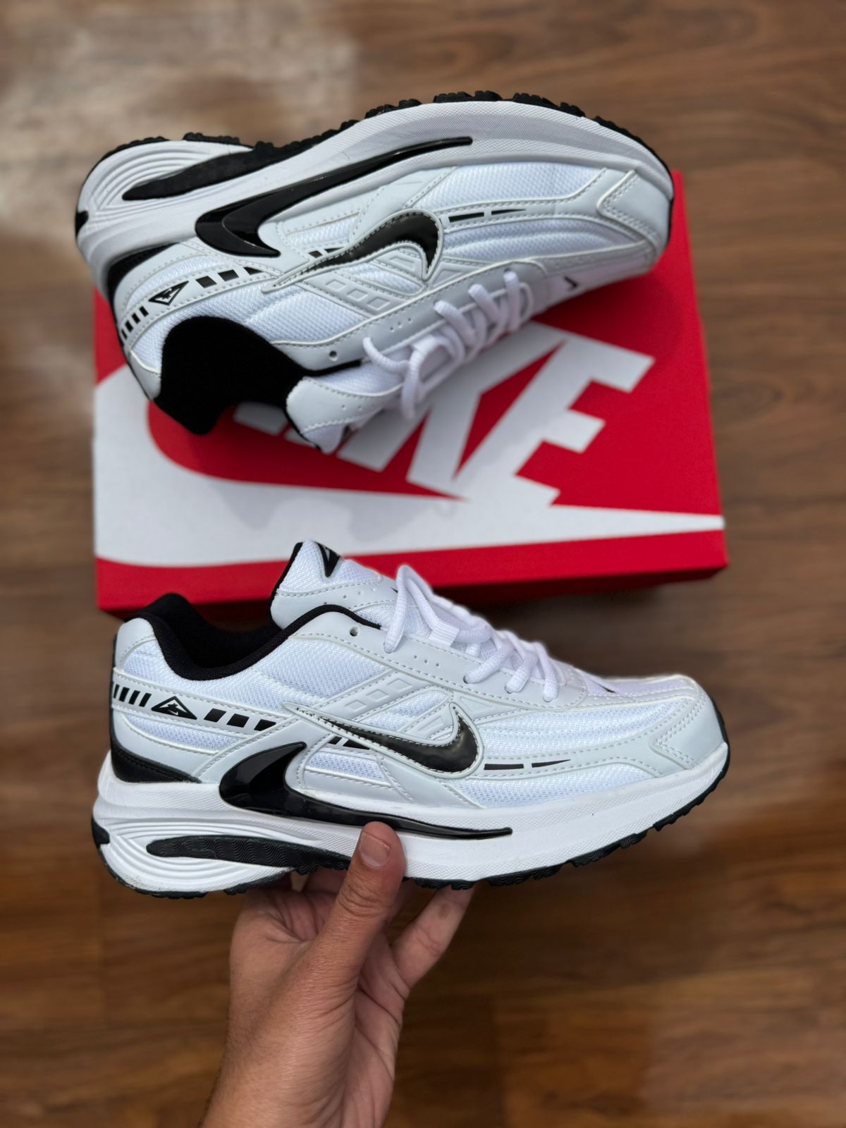 Nike initiators 26 Men's Shoe - Image 4