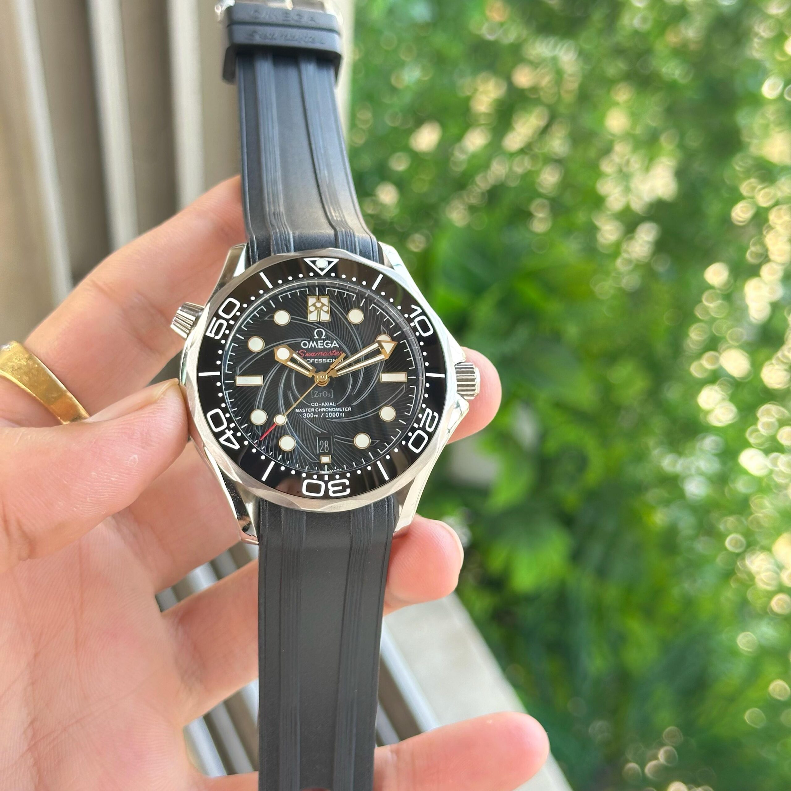 Omega Seamaster Diver 300M James Bond Anniversary Edition Men's Watch - Image 3