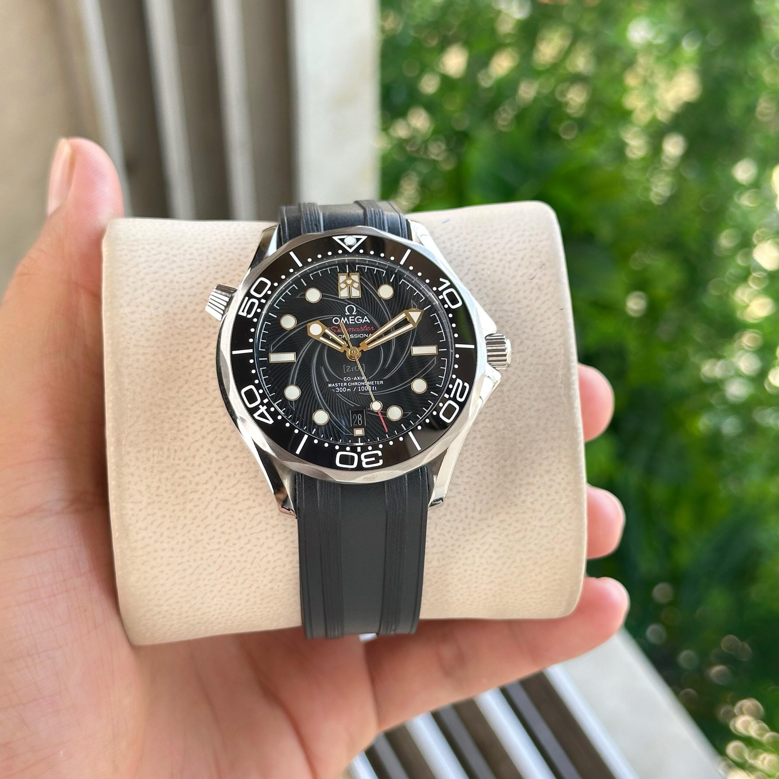 Omega Seamaster Diver 300M James Bond Anniversary Edition Men's Watch - Image 2