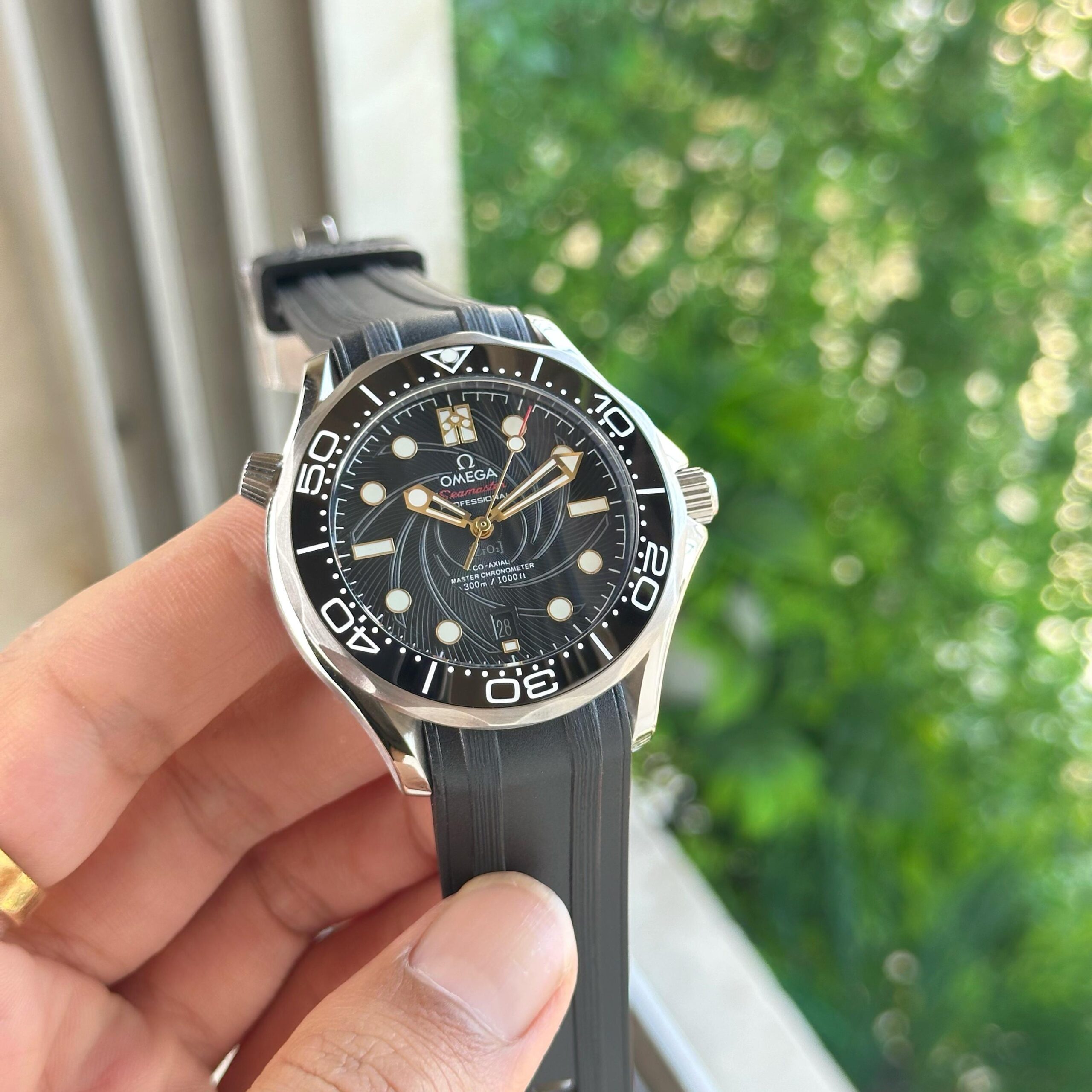 Omega Seamaster Diver 300M James Bond Anniversary Edition Men's Watch - Image 4