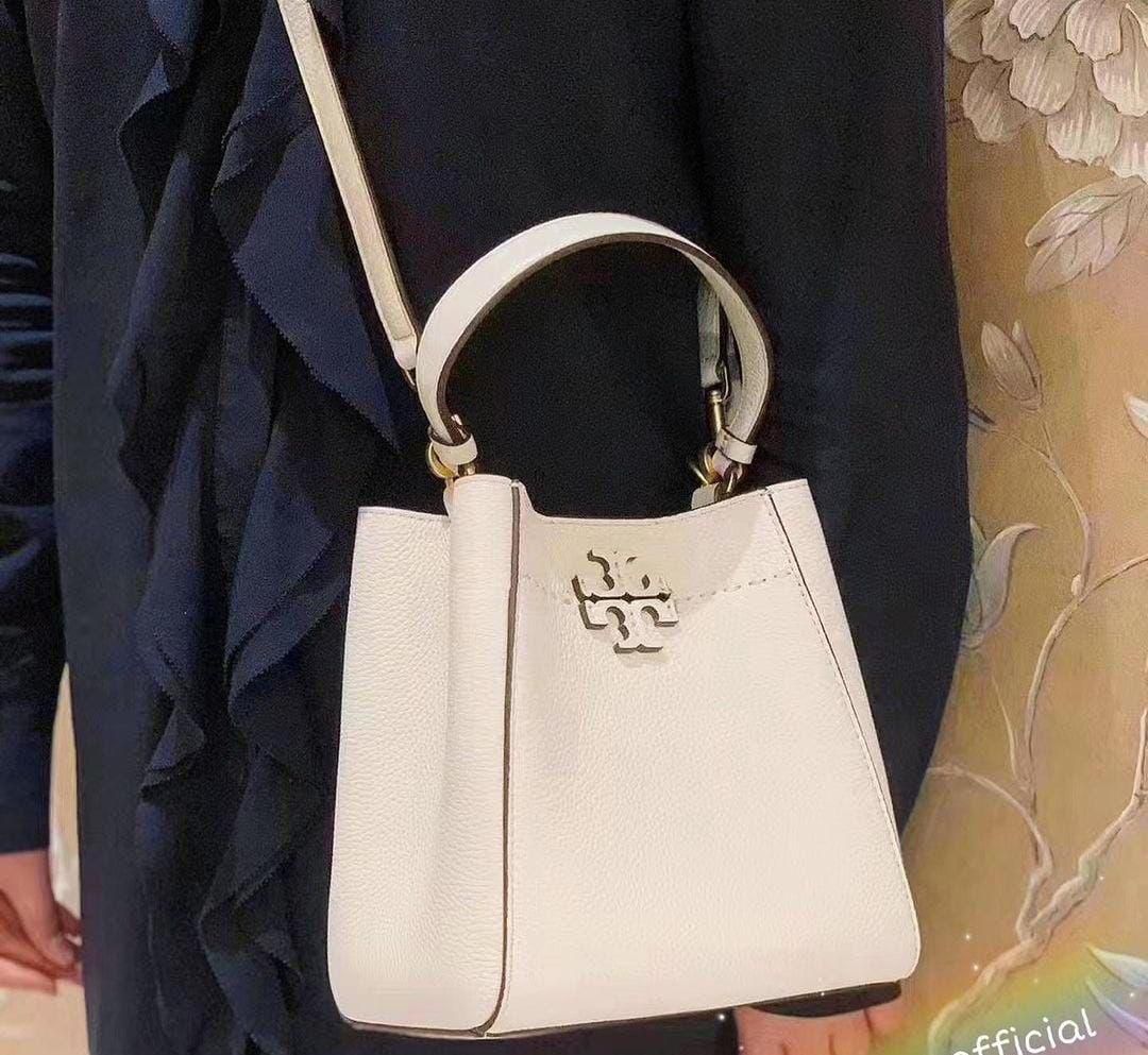 Tory Burch Small McGraw Bucket Bag for Women - Image 4
