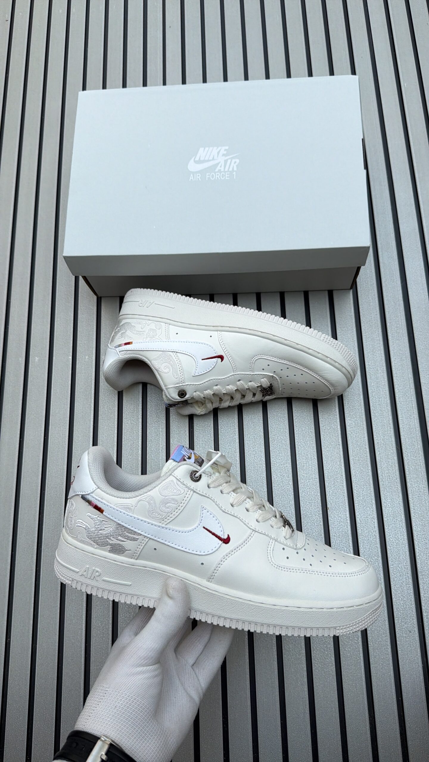 Nike Air Force 1 07 SE 'LNY'