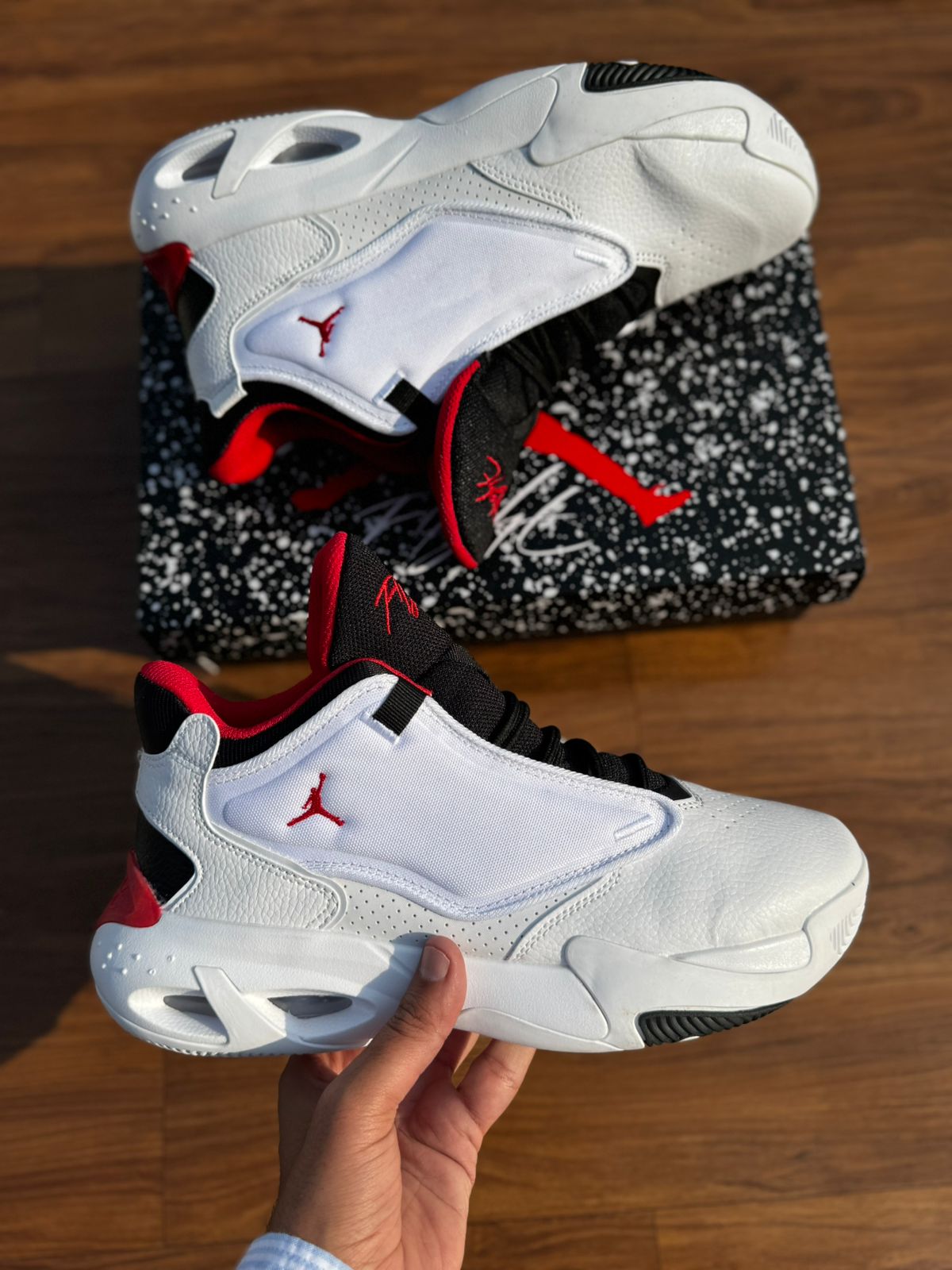 Jordan Max Aura 4 Men's Sneakers - Image 2