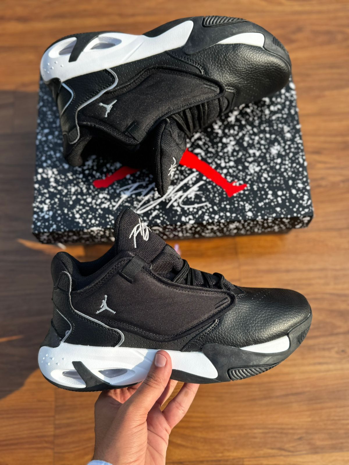 Jordan Max Aura 4 Men's Sneakers - Image 4