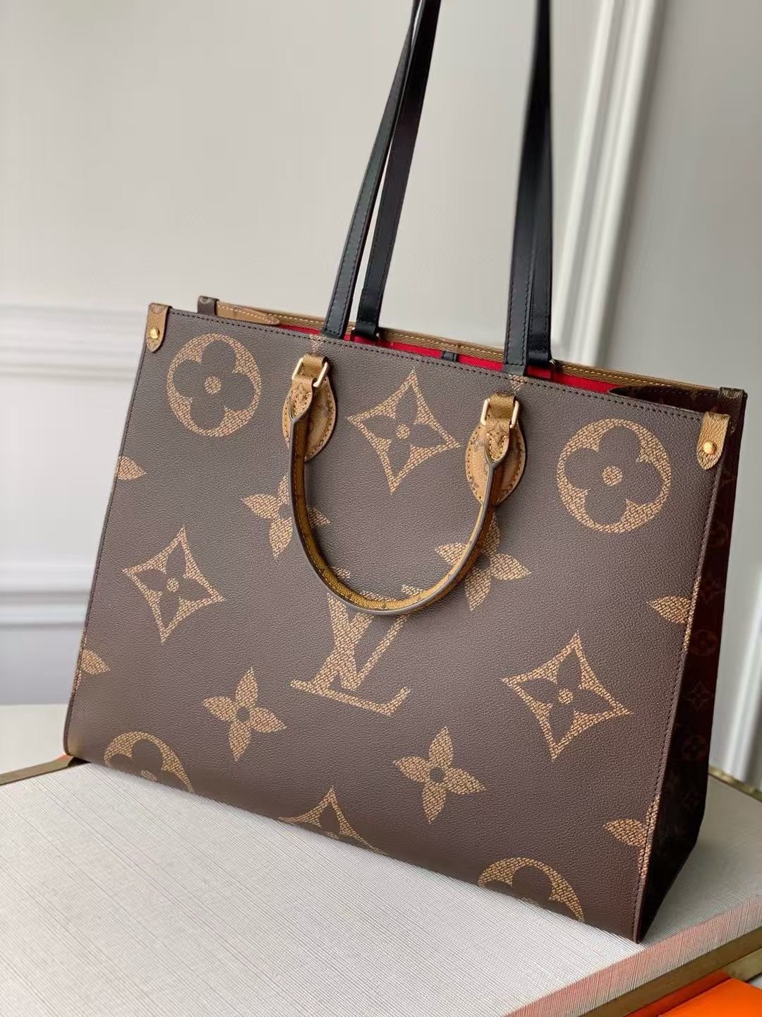 Louis Vuitton OnThego Monogram Handbag - Image 2