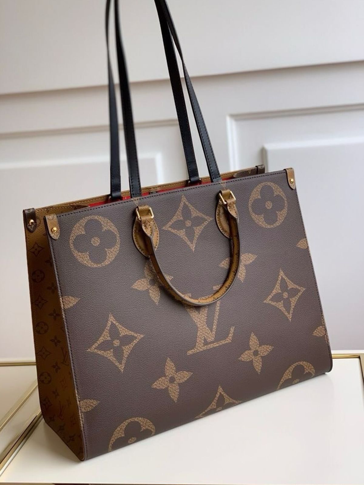 Louis Vuitton OnThego Monogram Handbag - Image 3