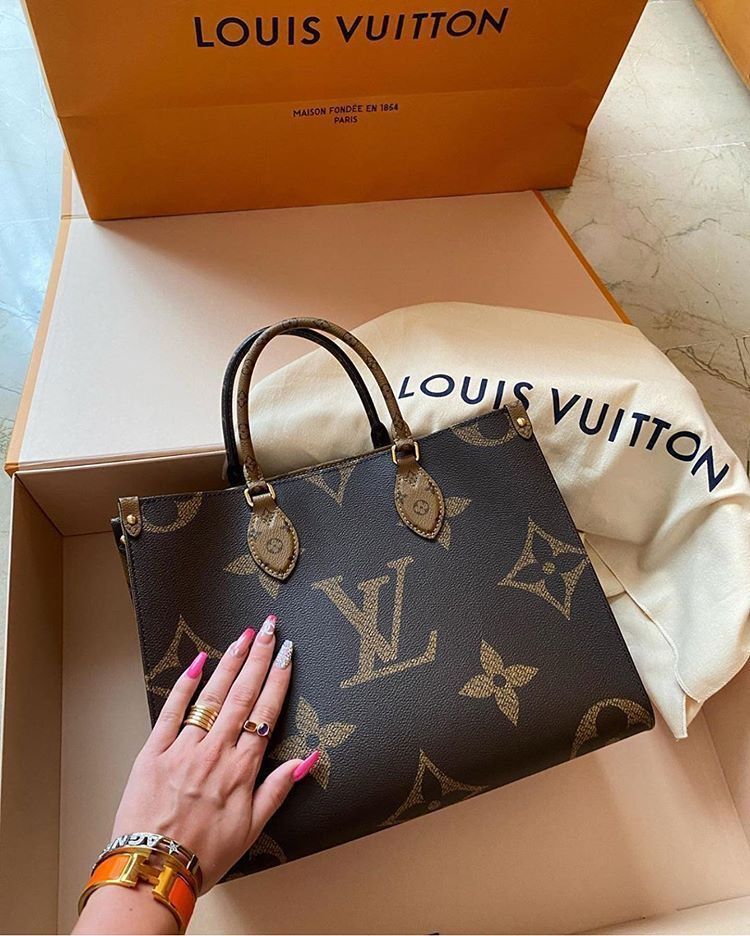 Louis Vuitton OnThego Monogram Handbag - Image 9